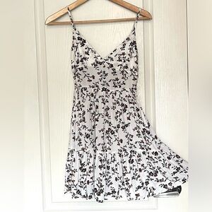 Zaful White Floral V-Neck Tiered Mini Cami Dress Sz S Boho Cottagecore Vacation